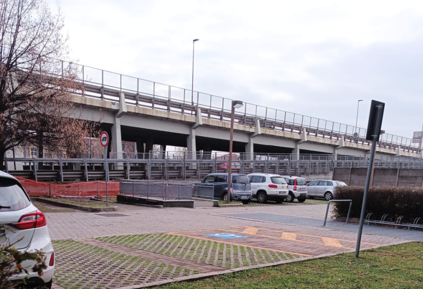 Degrado in via Gritti, l’amministratore del condominio: «Nel 2025 abbiamo speso 35 mila euro extra per la pulizia»