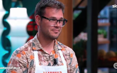 Matteo Rinaldi a MasterChef: maialino agrodolce indigesto, ma si salva con lo sgombro