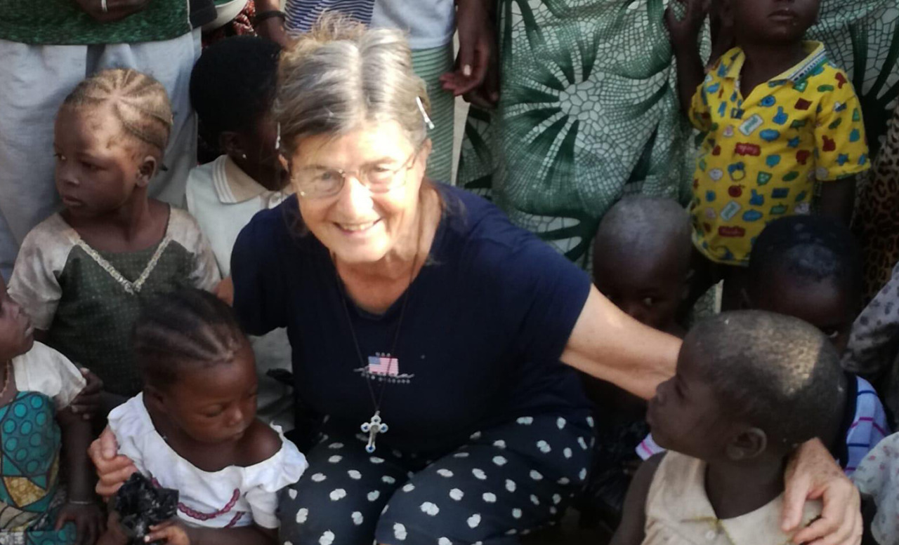 Suor Ornella Carrara, dopo il tentativo di rapimento (sventato) è tornata nella sua Africa