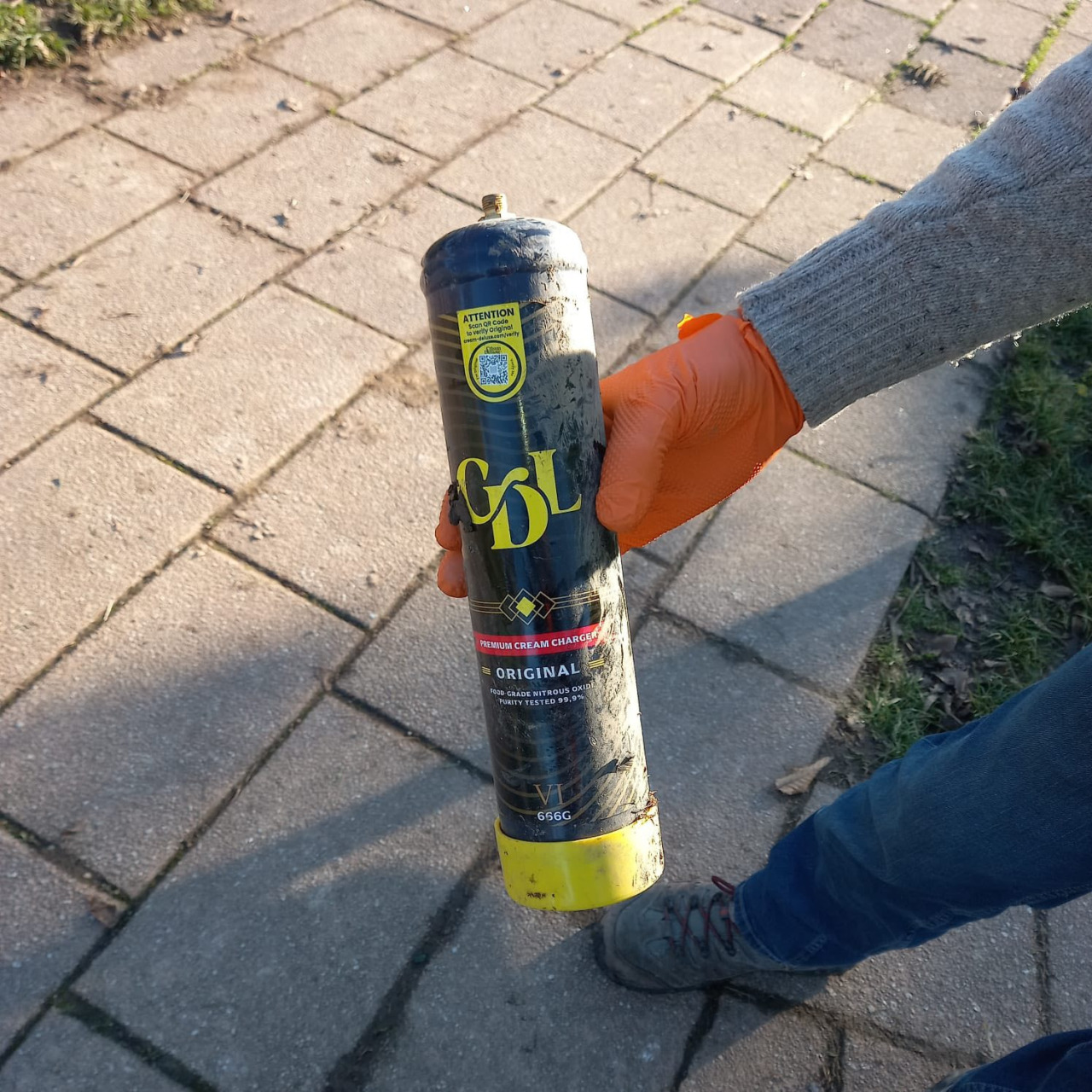 L’allarme di Plastic Free: tra i rifiuti sempre più bombole di protossido di azoto, usate dai giovani per “sballarsi”