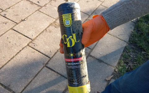 L’allarme di Plastic Free: tra i rifiuti sempre più bombole di protossido di azoto, usate dai giovani per “sballarsi”