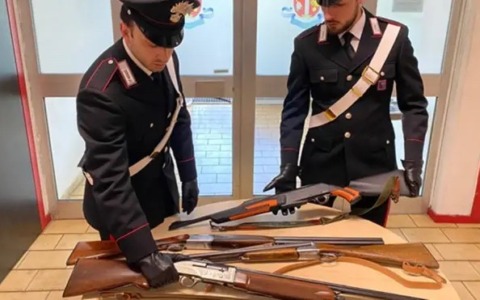 Denuncia un furto nel suo cascinale a Zingonia, ma durante il sopralluogo spunta un arsenale irregolare