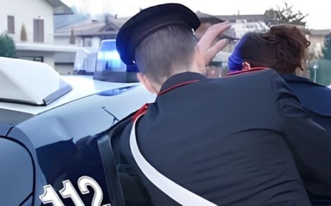 Picchia la madre 85enne: libertà vigilata per una 47enne di Caravaggio