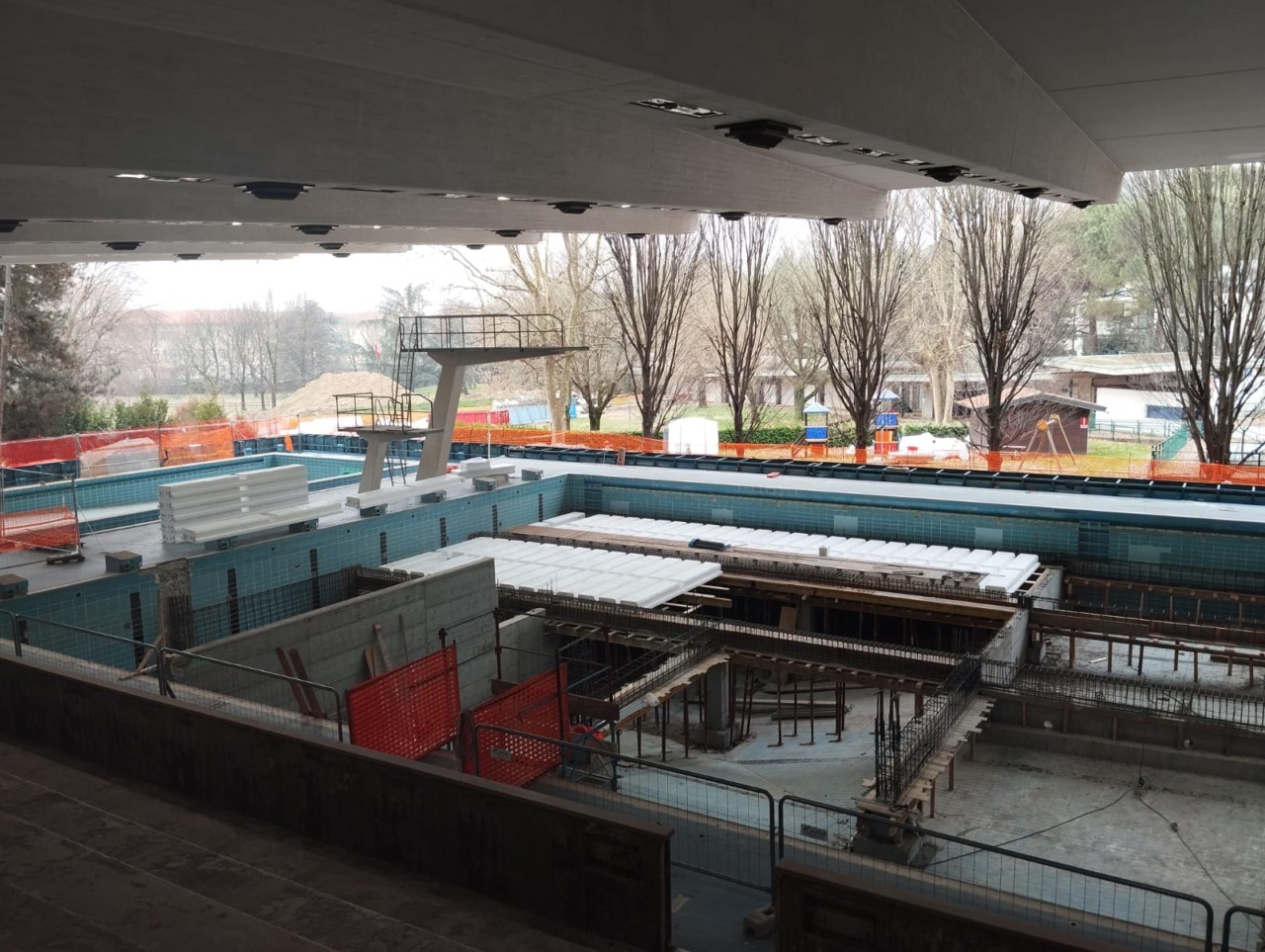Piscine Italcementi, i lavori procedono: il cantiere finirà nel settembre 2027