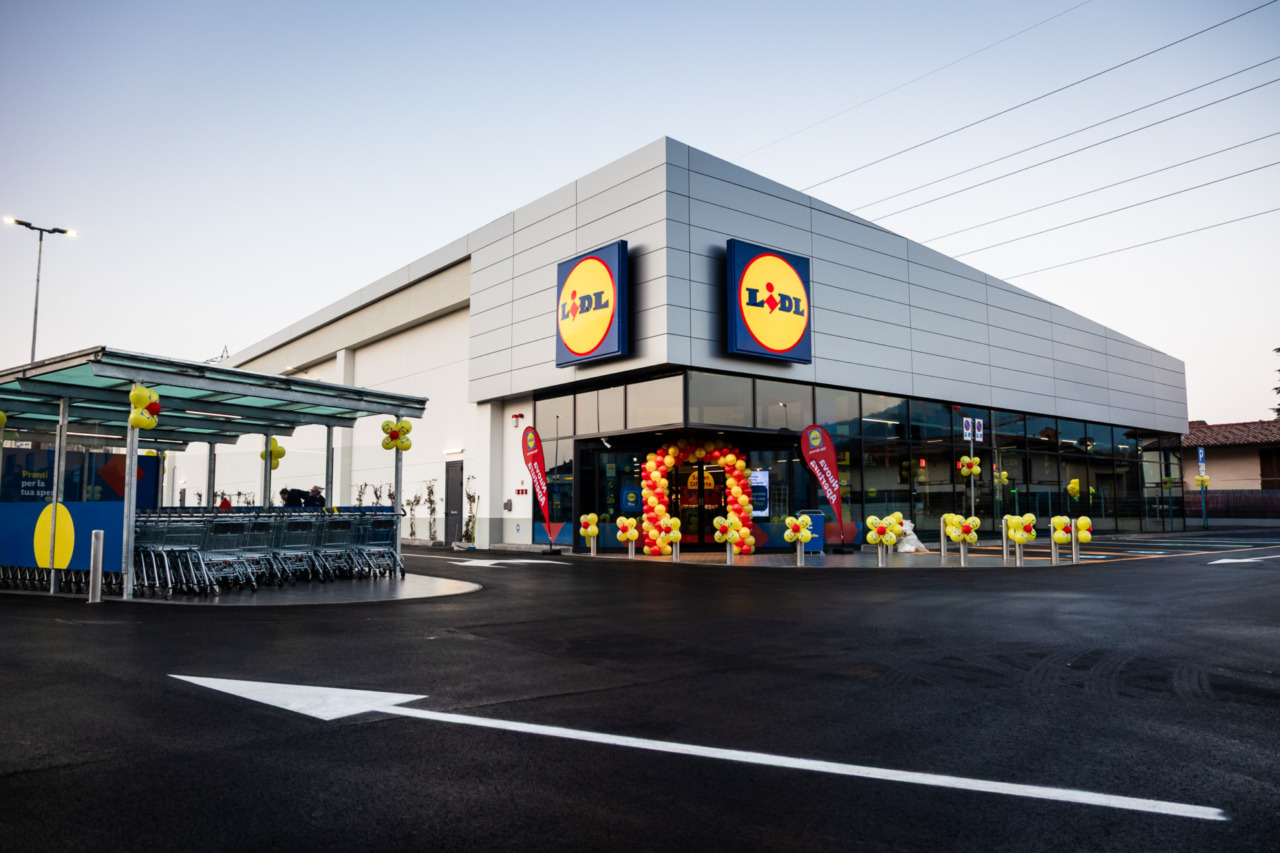 Il nuovo Lidl di Villa d’Almè accende la polemica: «Noi residenti preoccupati. Intanto i giovani se ne vanno»