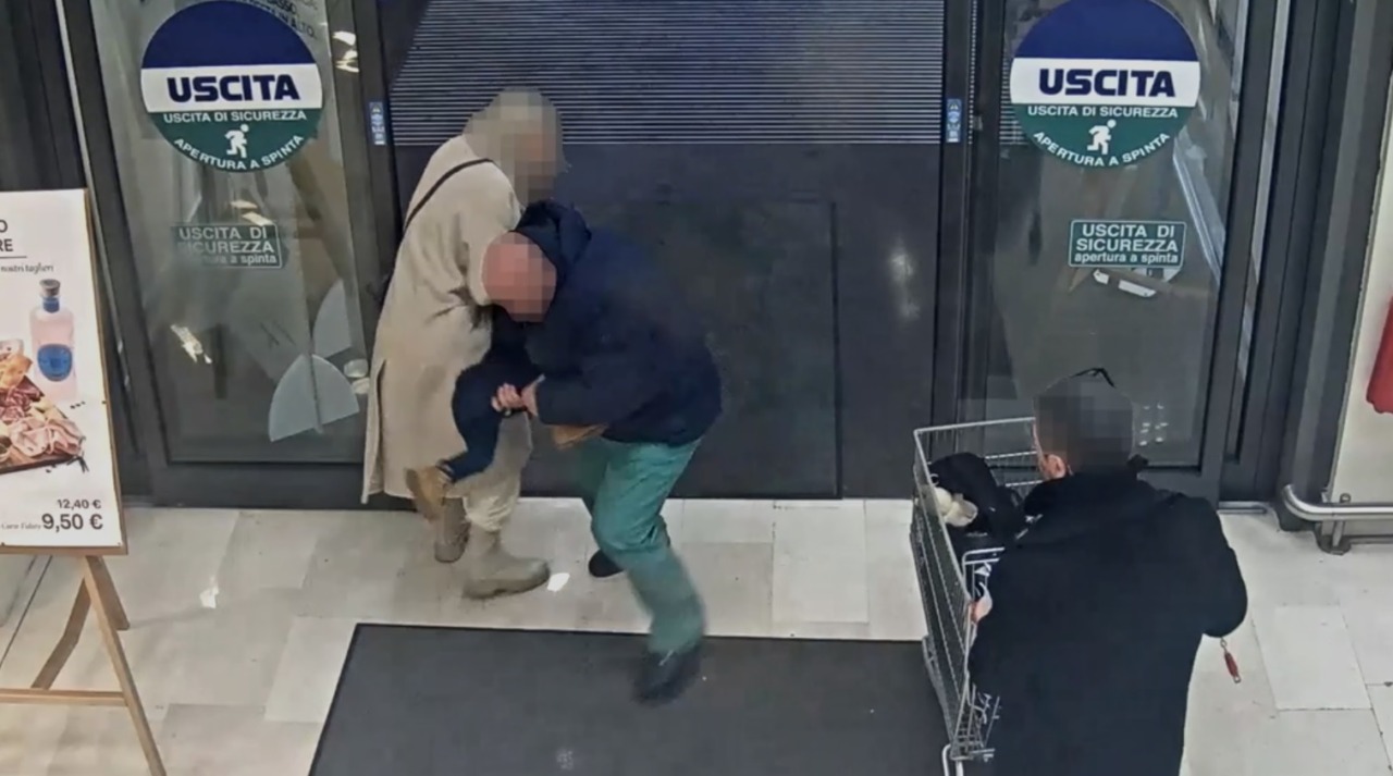 «Non pensi, agisci»: il racconto dei genitori dopo il tentato rapimento della loro bambina in via Corridoni