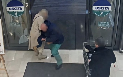 «Non pensi, agisci»: il racconto dei genitori dopo il tentato rapimento della loro bambina in via Corridoni