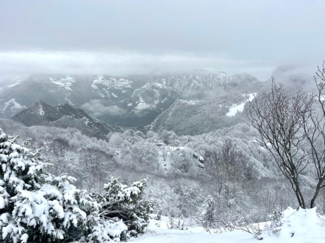 San Biagio con la neve: nelle valli bergamasche fiocchi a 500 metri di quota