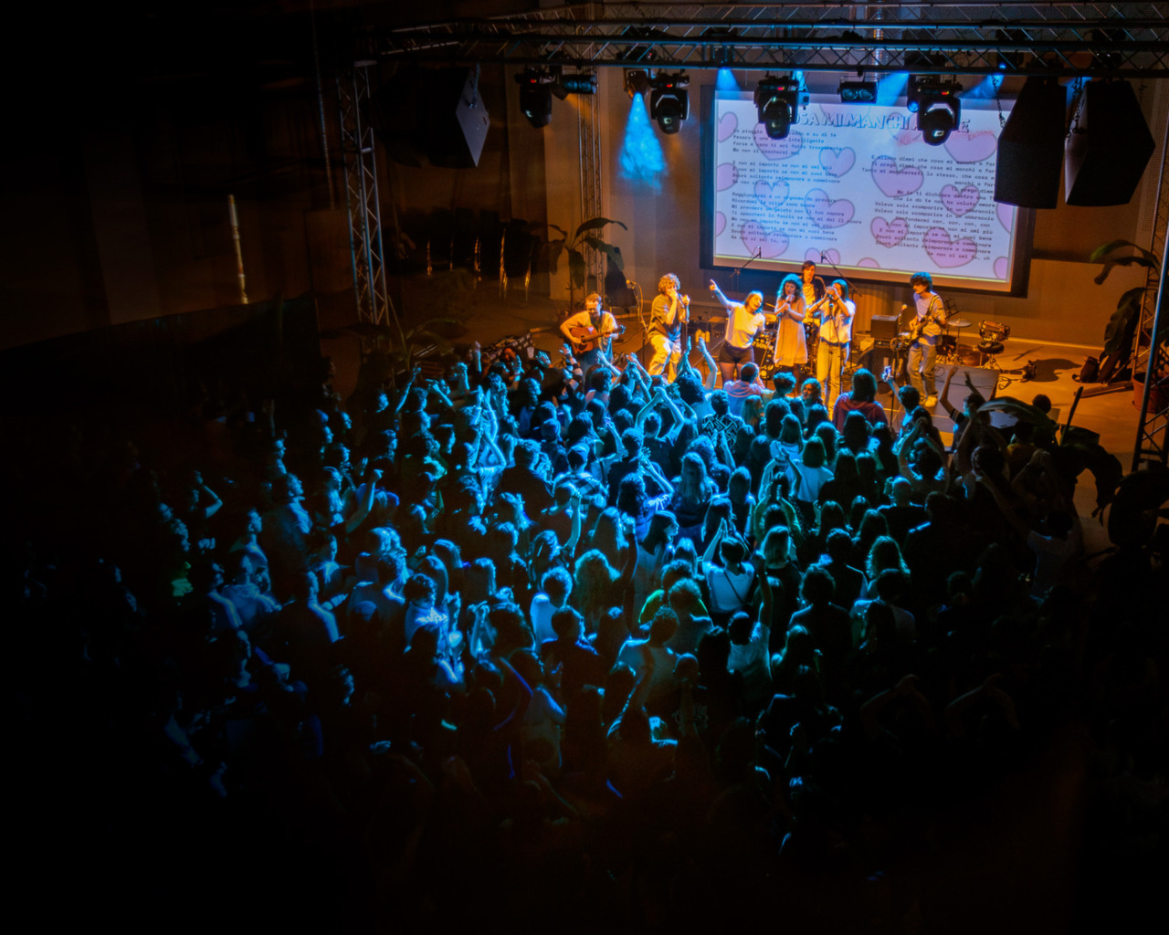 Il weekend brillante del Daste: musica, travestimenti e vibrazioni condivise