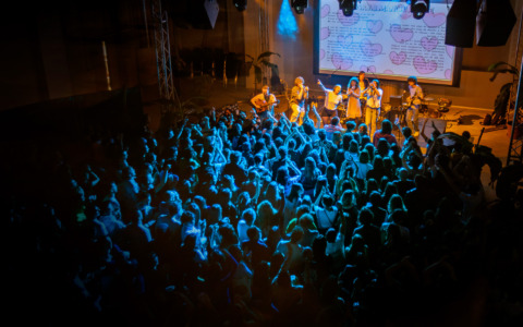 Il weekend brillante del Daste: musica, travestimenti e vibrazioni condivise