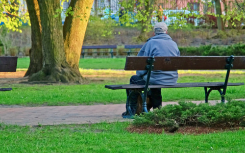 Trentamila cittadini di Bergamo vivono da soli: metà delle famiglie è di una sola persona