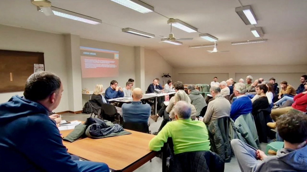 La Giunta di Curno ha fatto il punto e fissato l’obiettivo: una piazza più ombreggiata e vivibile