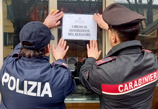Riaperto (con tante polemiche dei residenti) il bar chiuso a Stezzano dalla Questura