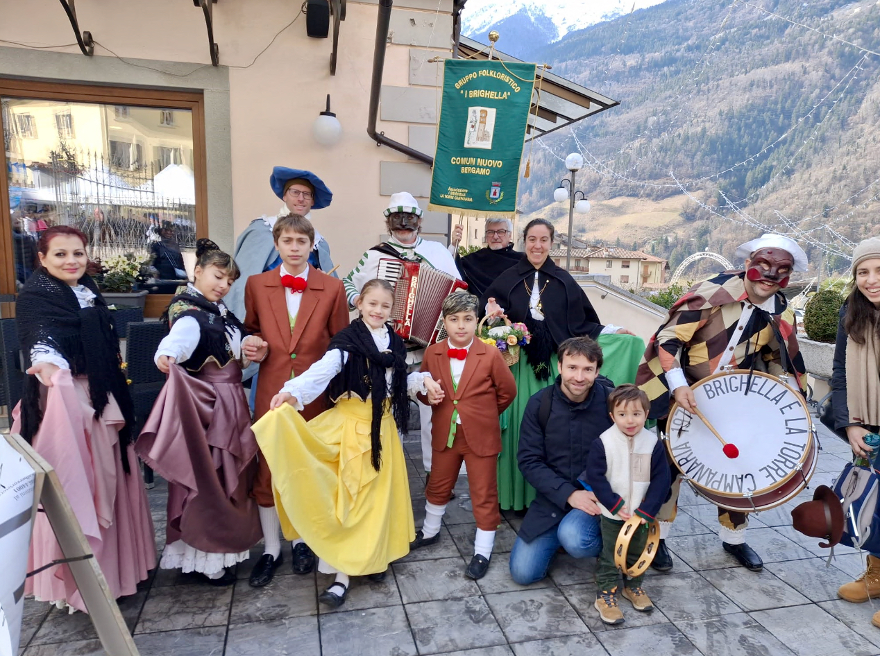 Stefano Folzi di Comun Nuovo, ovvero l’ultimo Brighella, torna in scena… a casa sua