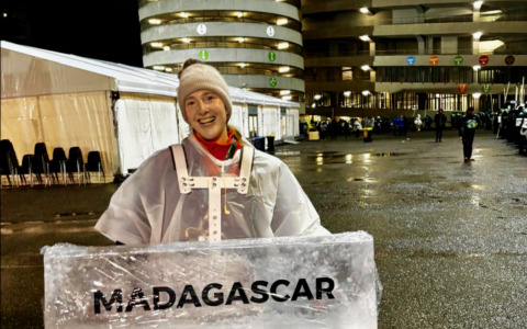 Elisabetta Soldini, da Osio Sotto alla cerimonia d’inaugurazione di Milano-Cortina con la targa del Madagascar