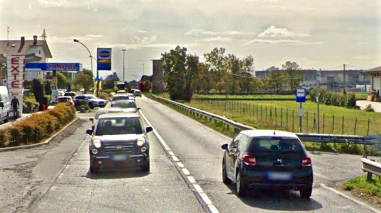 Un anno dopo, la fermata dell’autobus in via Crema a Zanica resta ancora insicura