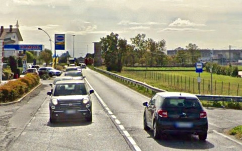 Un anno dopo, la fermata dell’autobus in via Crema a Zanica resta ancora insicura