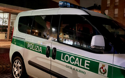 La polizia locale di Albino allunga l’orario: turni serali e presidi nei parchi del territorio