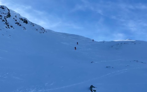 Scialpinisti di Sorisole salvati dopo una valanga in Val Cervia, non lontano da Foppolo