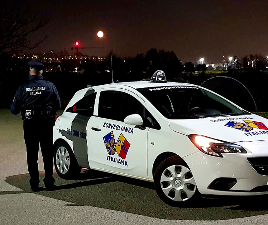 Aggrediti all’uscita dal cinema con calci, pugni e spray urticante: paura nel parcheggio di Curno