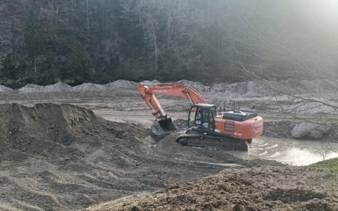A Moio de’ Calvi si “alleggerisce” il Brembo dai detriti. Ma quando verrà ripulito il lago del Bernigolo?