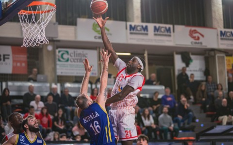 Soma Abati Tourè ha convinto tutti: l’Up Andrea Costa Imola lo ha messo sotto contratto fino a fine stagione