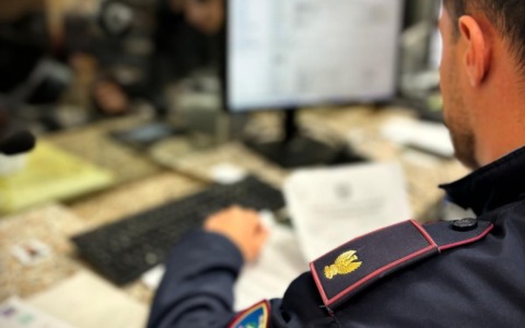 Rimpatrio per tre stranieri irregolari e condannati: prosegue l’attività della polizia di stato di Bergamo