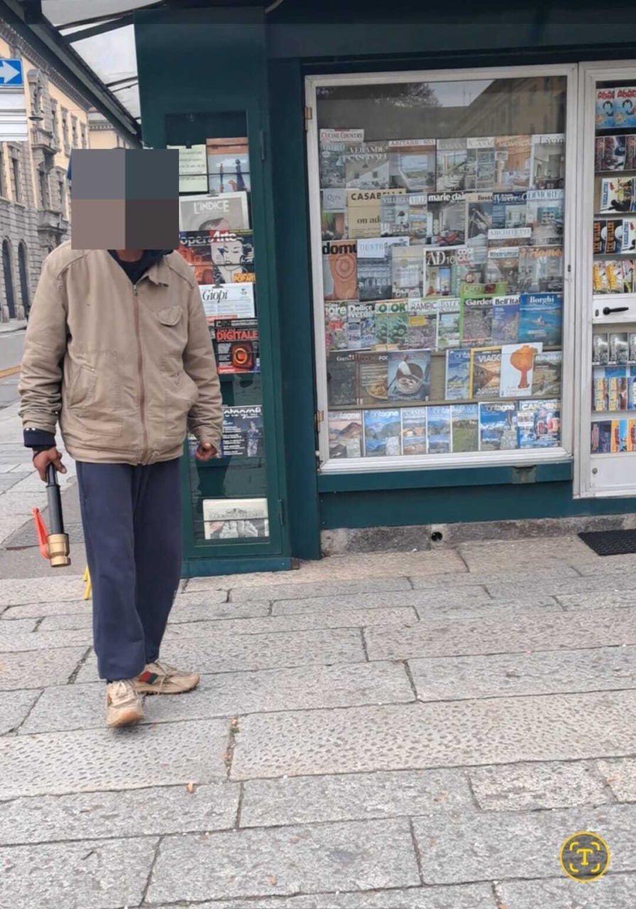 La edicolante di San Bartolomeo a Bergamo aggredita da un clochard con spranga: «Bisogna fare qualcosa»
