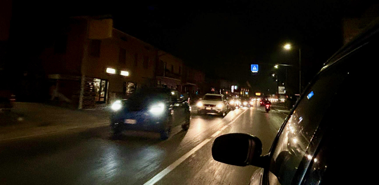 Scontro fra un’auto e una moto a Ponteranica: un morto e due feriti. Lunghe code a Villa d’Almé