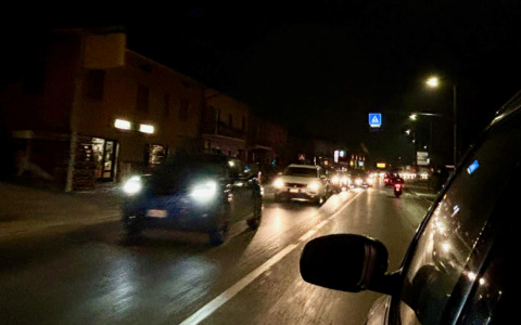 Scontro fra un’auto e una moto a Ponteranica: un morto e due feriti. Lunghe code a Villa d’Almé