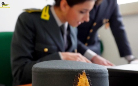 Prosciuga il patrimonio della zia invalida, ricoverata in casa di riposo: sequestro da 1,1 milioni di euro