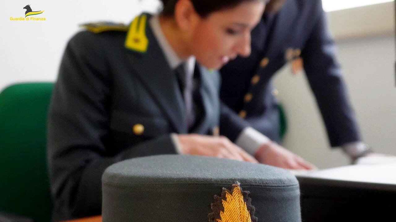 Prosciuga il patrimonio della zia invalida, ricoverata in casa di riposo: sequestro da 1,1 milioni di euro