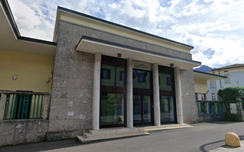 Il caso parcheggi alla Lucchini di Lovere: 600 posti (molti a pagamento) per 1.500 lavoratori