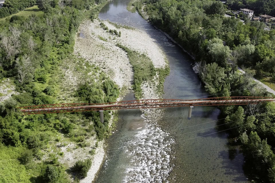Via ai lavori per la passerella sul Brembo: finalmente Paladina si collegherà agli Almenno