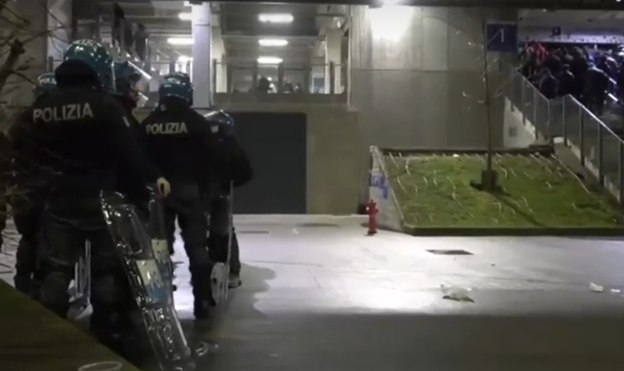 Sequestrati un coltello e due bombe carta ai tifosi bianconeri prima di Atalanta-Juventus