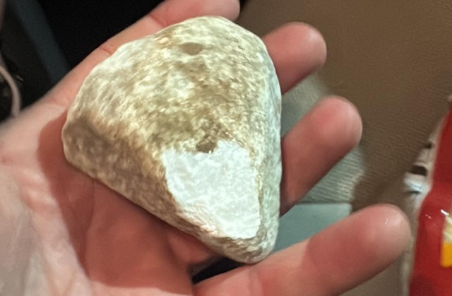 Sassi lanciati contro le auto tra Curno e Ponte San Pietro: tre ragazzini identificati e denunciati