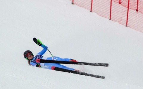 Sofia Goggia cade nella discesa per la combinata a squadre (ma non si è fatta male)