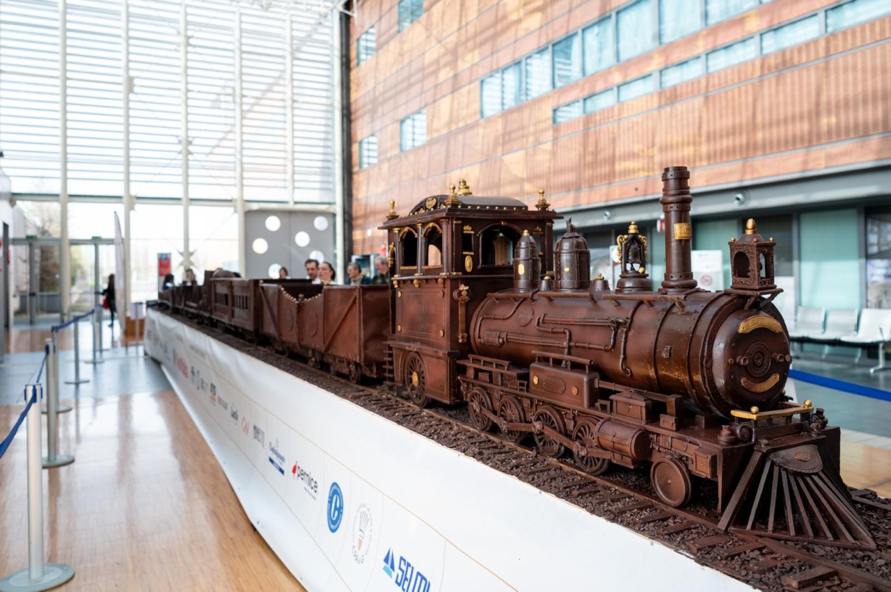 Il treno di cioccolato da record al Papa Giovanni XXIII per l’Hospice di Bergamo