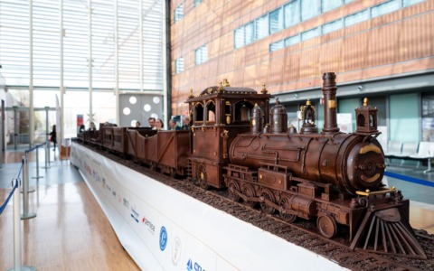 Il treno di cioccolato da record al Papa Giovanni XXIII per l’Hospice di Bergamo