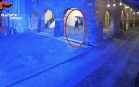 Avevano distrutto alberi di Natale e danneggiato auto e negozi: individuati i vandali di Romano di Lombardia