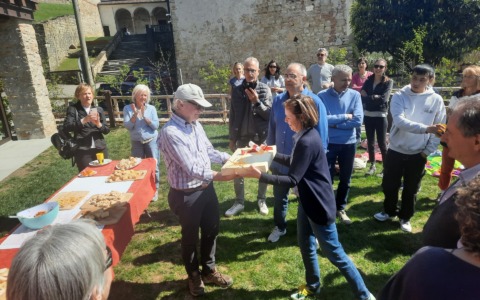 Gabriele Rinaldi, direttore dell’Orto Botanico di Bergamo, va in pensione: l’abbraccio di amici e volontari