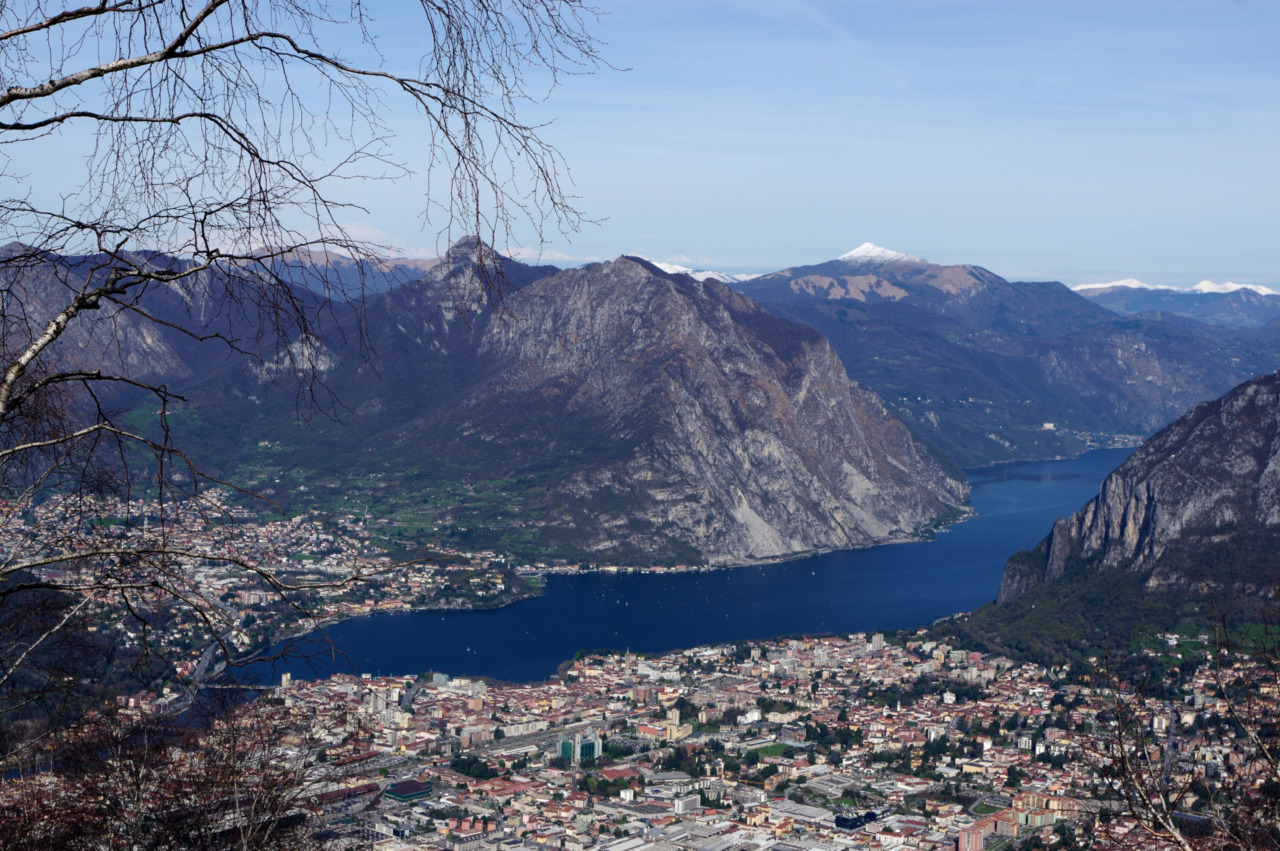 Al confine tra le province di Bergamo e Lecco c’è il monte Magnodeno, un luogo di rara bellezza