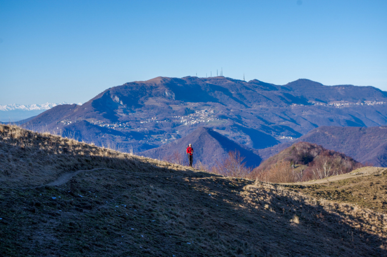 La sua altezza è modesta, ma in primavera è una meraviglia raggiungere la vetta: ecco il Canto Alto