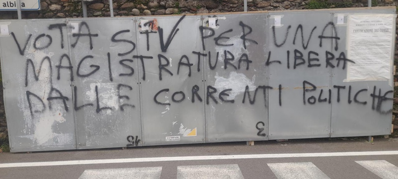 Referendum sulla Giustizia, denunciati atti vandalici in Bergamasca contro i manifesti a sostengo del “No”