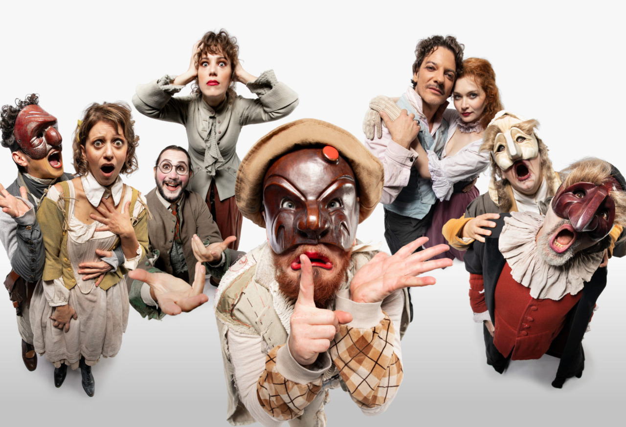 Arlecchino torna a casa al Donizetti, tra paura e poesia