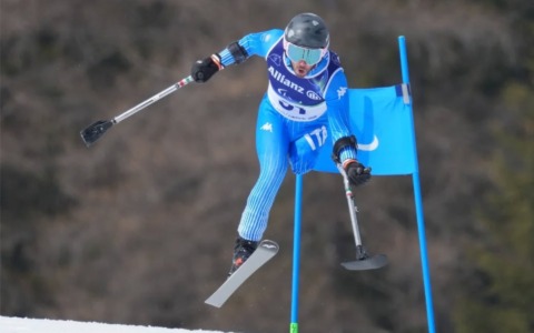 Paralimpiadi invernali di Milano-Cortina: Davide Bendotti di Colere nono nel superG di sci alpino