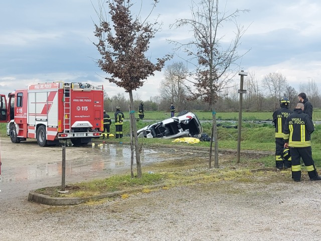 Tragico frontale tra Caravaggio e Mozzanica: due vittime, ferite anche delle bambine