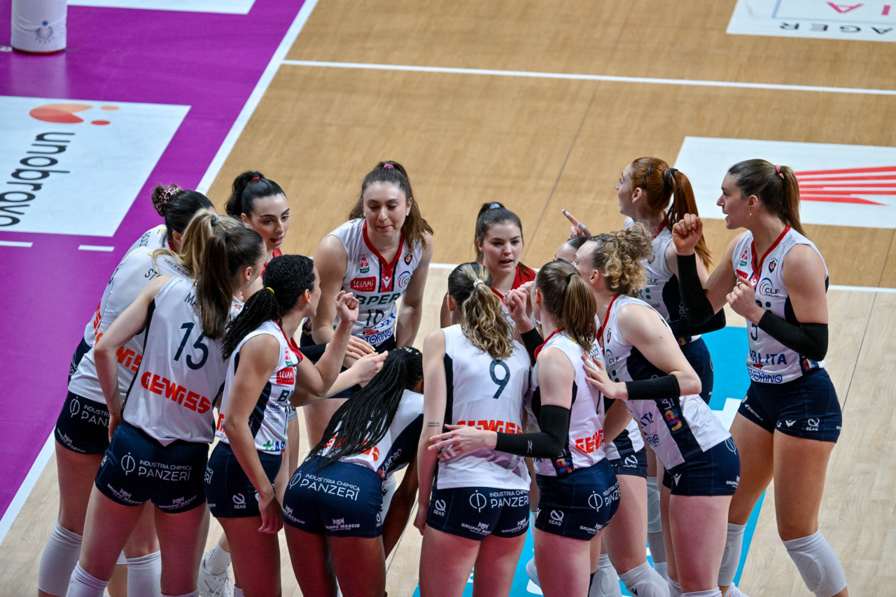 Esordio dei play-off Challenge, il Volley Bergamo 1991 lotta ma perde 3-2 contro Cuneo