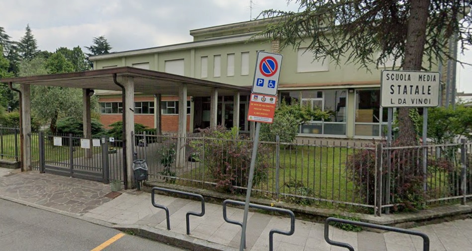 Insegnante di francese accoltellata da un 13enne nella scuola media di Trescore: non è in pericolo di vita