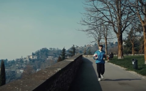 Un video da Città Alta e un annuncio: nuove date dei live dei Pinguini Tattici Nucleari in arrivo